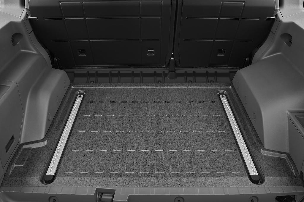 Nhìn lướt qua trông có vẻ rẻ tiền, nhưng nội thất của người kế nhiệm Land Rover Defender bền tới mức rửa được! ảnh 8