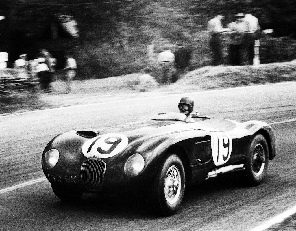 Jaguar lại chiều lòng dân chơi hoài cổ, tái sản xuất xe đua từng vô địch Le Mans 70 năm trước ảnh 1