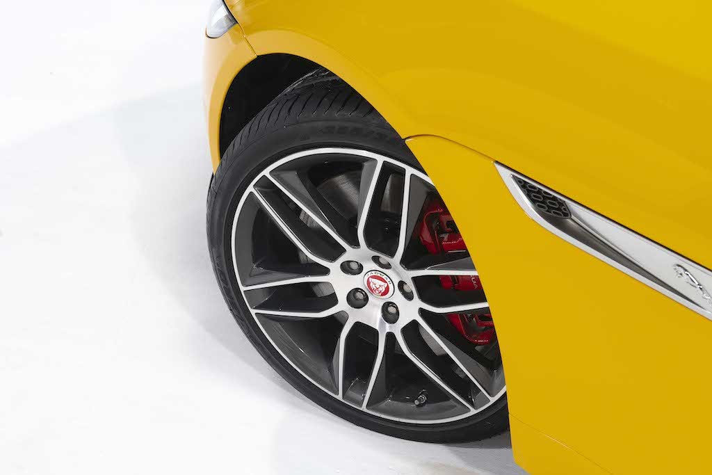 Jaguar F-Type 2021 ra mắt Việt Nam cạnh tranh Porsche 911, giá từ 5,65 tỷ tới 15,29 tỷ đồng ảnh 18
