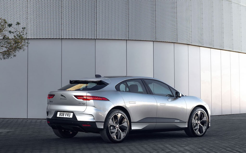 Trông không khác gì đời cũ, xe điện Jaguar I-PACE càng hiện đại và thông minh hơn với đời xe 2021 ảnh 2