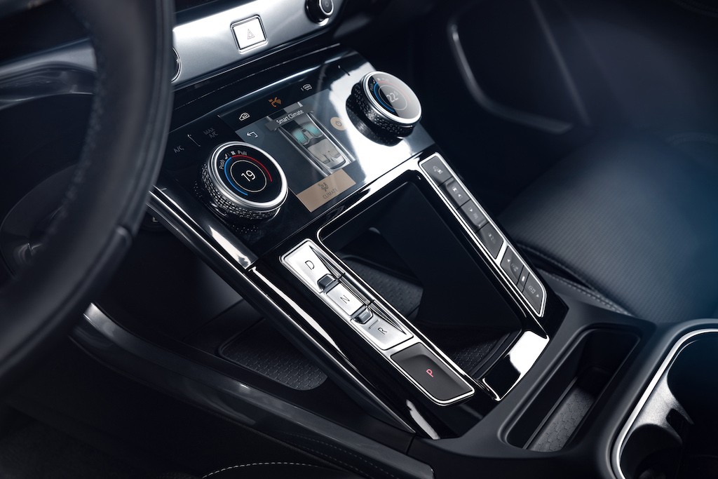 Trông không khác gì đời cũ, xe điện Jaguar I-PACE càng hiện đại và thông minh hơn với đời xe 2021 ảnh 7