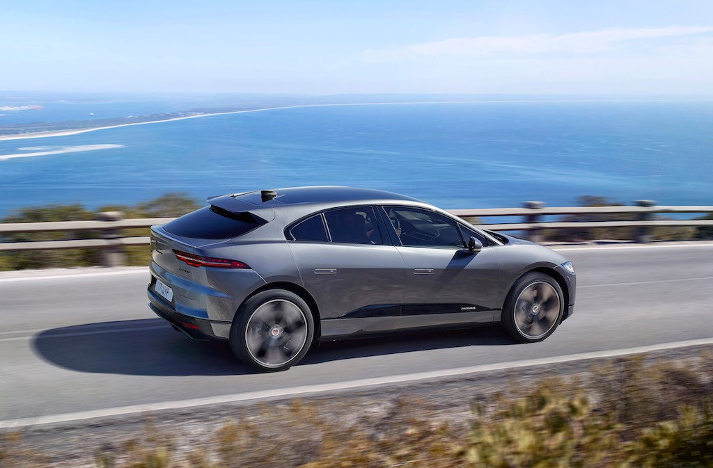 Trông không khác gì đời cũ, xe điện Jaguar I-PACE càng hiện đại và thông minh hơn với đời xe 2021 ảnh 9