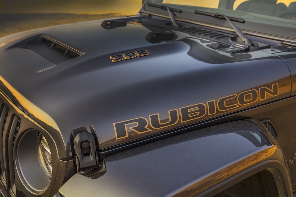 Xe địa hình Jeep Wrangler Rubicon 392 lấy sức mạnh cơ bắp từ máy V8 6.4L để “đè” Ford Bronco ảnh 6