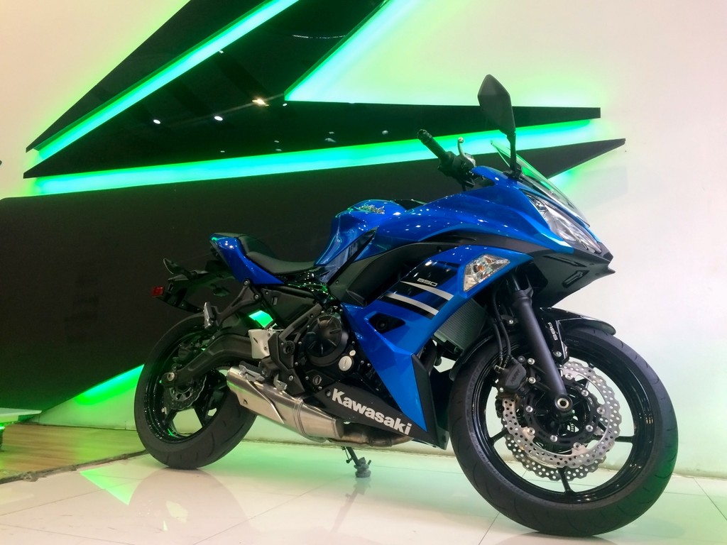 Motorock quay lại thị trường với Kawasaki Z300 và Ninja 650 2018 ảnh 1