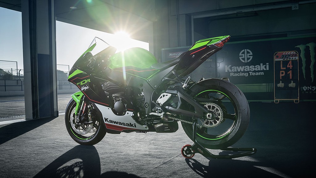 Kawasaki Việt Nam ra mắt 2 siêu mô tô Ninja H2 Carbon và Ninja ZX-10R 2021 mới ảnh 3