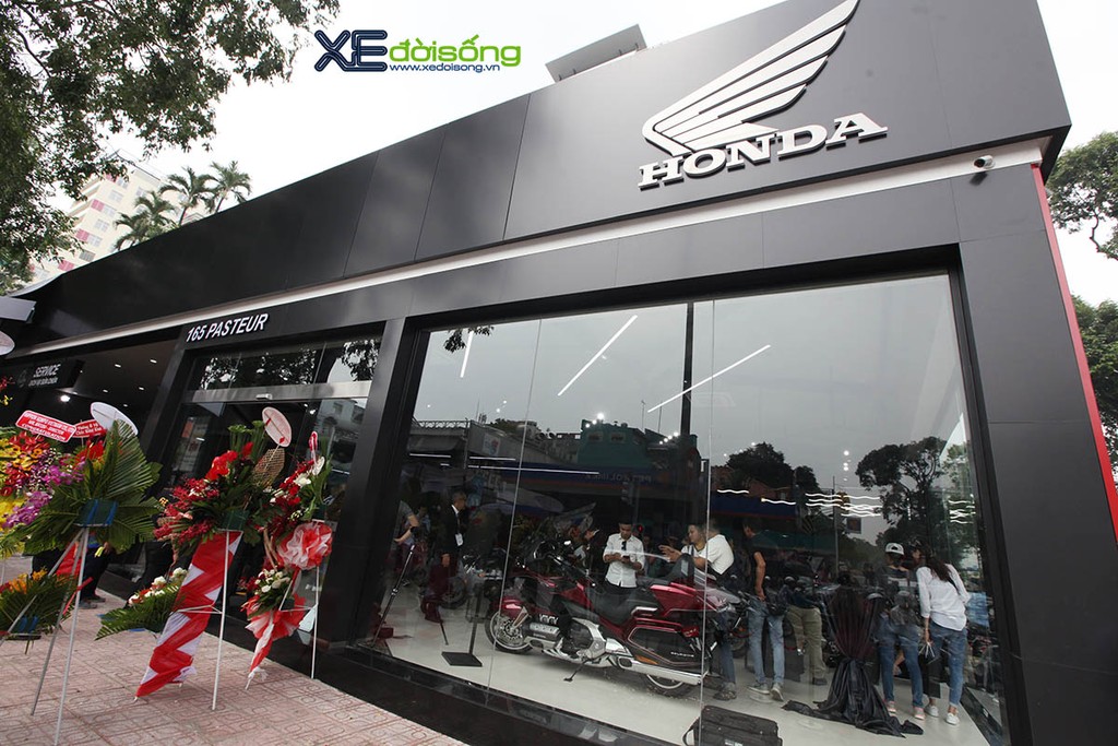 Khai trương Cửa hàng xe Mô tô Honda đầu tiên tại Việt Nam ảnh 20