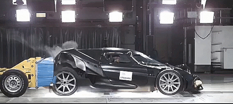 “Xót ruột” xem thử đâm va siêu xe triệu đô Koenigsegg Regera ảnh 1