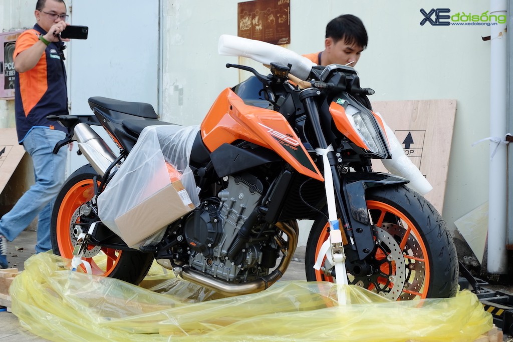 “Đập thùng” naked bike KTM 790 Duke đầu tiên tại Việt Nam, giá bán chắc chắn “rẻ hơn 350 triệu đồng“ ảnh 1