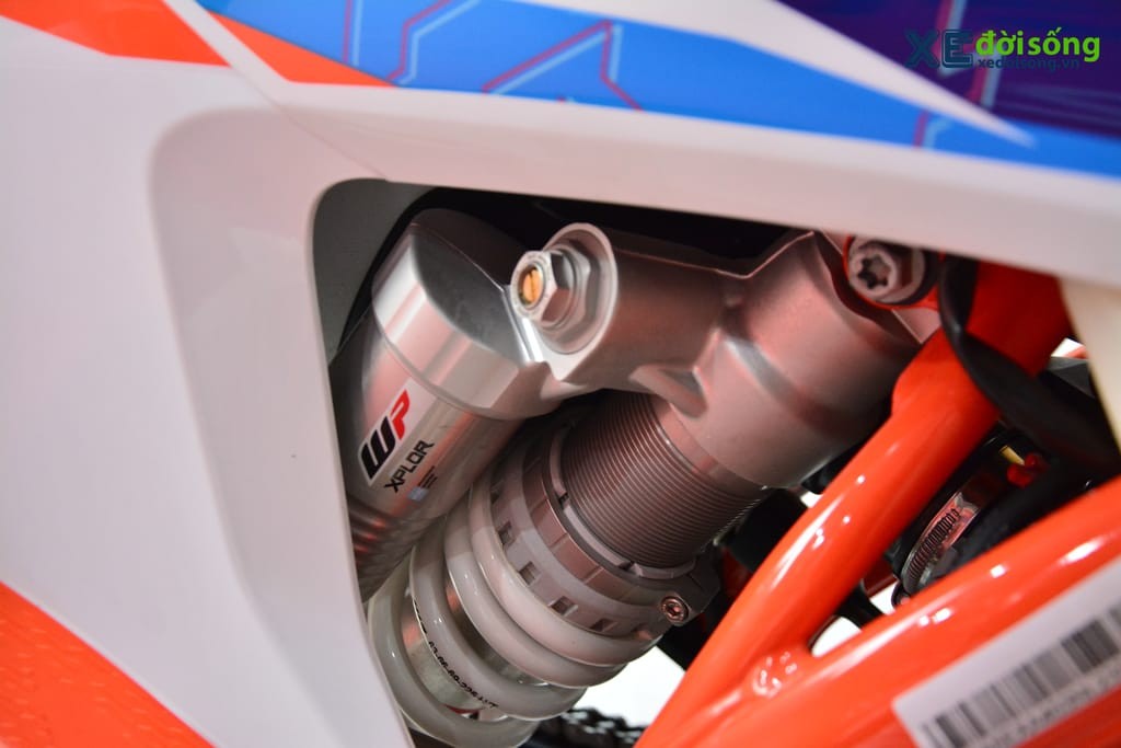 Dân chơi “cào cào” nay đã có thể mua KTM 350 EXC-F Six Days bán chính hãng nếu 