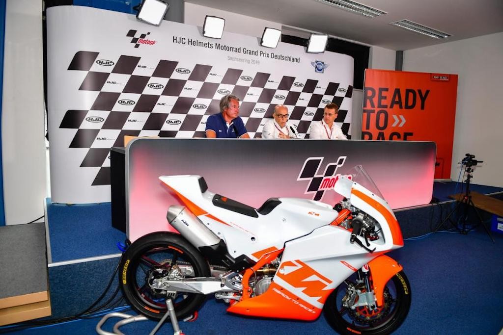 KTM ươm mầm tài năng MotoGP tương lai, ra mắt xe đua RC4R ảnh 1