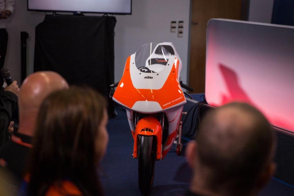 KTM ươm mầm tài năng MotoGP tương lai, ra mắt xe đua RC4R ảnh 4