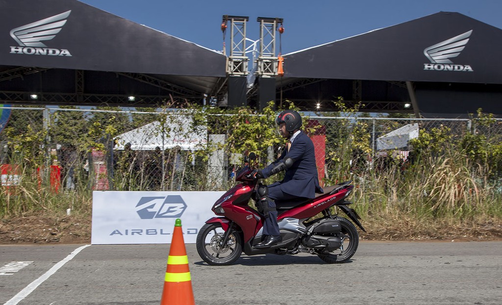 Lái thử, đánh giá ban đầu Honda AIR BLADE 150 ABS mới ra mắt Việt Nam ảnh 7