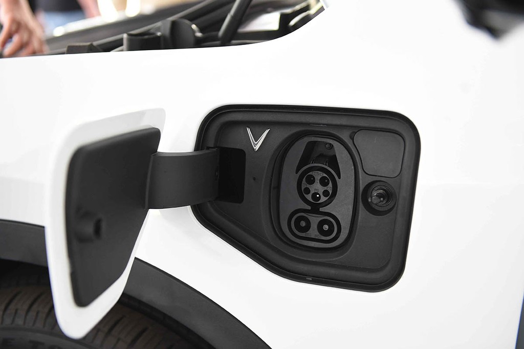 Lái thử SUV điện VinFast VF 8 tại Hải Phòng: Kích cỡ như Porsche Macan nhưng tăng tốc nhanh hơn ảnh 15