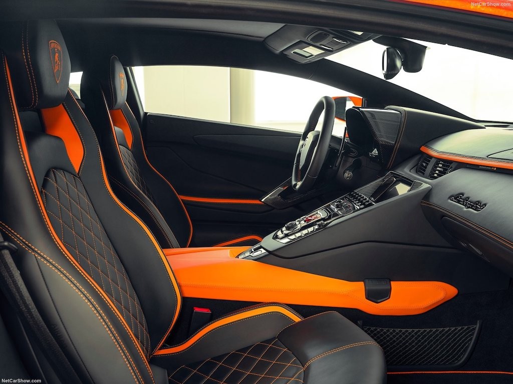 Lamborghini giao siêu xe đắt giá Aventador S cho thanh niên 19 tuổi “vẽ vời“ ảnh 10