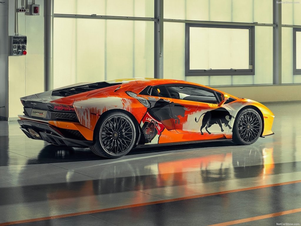 Lamborghini giao siêu xe đắt giá Aventador S cho thanh niên 19 tuổi “vẽ vời“ ảnh 6