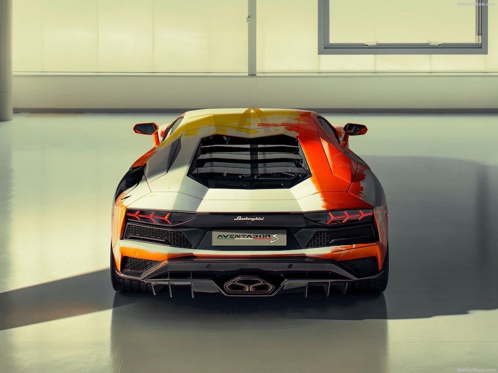 Lamborghini giao siêu xe đắt giá Aventador S cho thanh niên 19 tuổi “vẽ vời“ ảnh 9