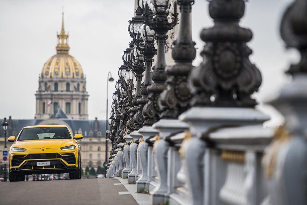 Lamborghini Urus đẹp lãng mạn ở kinh đô thời trang Paris ảnh 11