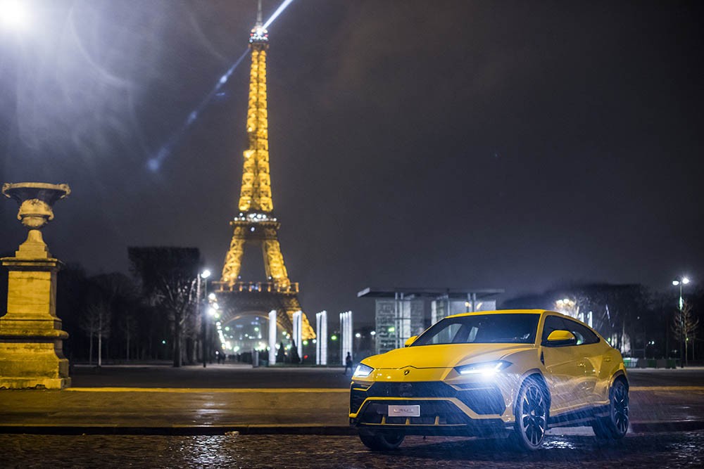 Lamborghini Urus đẹp lãng mạn ở kinh đô thời trang Paris ảnh 1