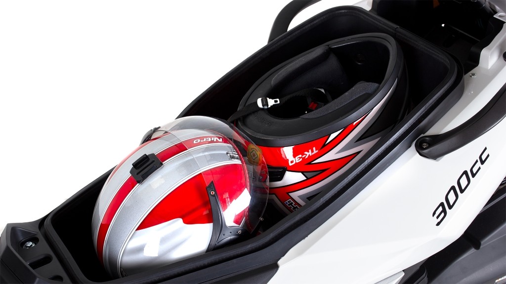 Lexmoto Pegasus 300: Maxi-scooter giá rẻ cạnh tranh với Yamaha XMax và Honda Forza 350 ảnh 7