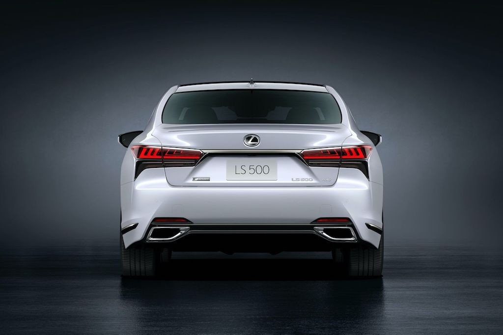 Chiếc sedan đẳng cấp nhất nhà Lexus vừa thay đổi những gì để đối phó với Mercedes S-Class 2021 sắp ra mắt? ảnh 14