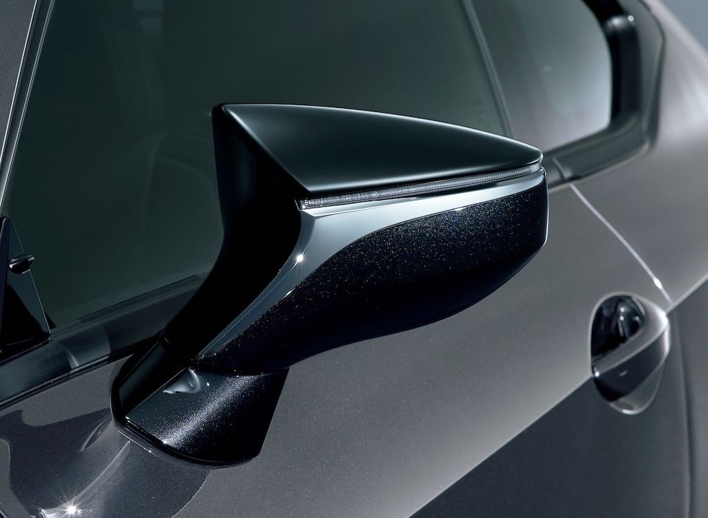 Ngắm coupe Lexus RC bản đặc biệt đấu với BMW 4 Series: lưới tản nhiệt cũng to quá khổ nhưng tinh tế hơn nhiều! ảnh 5