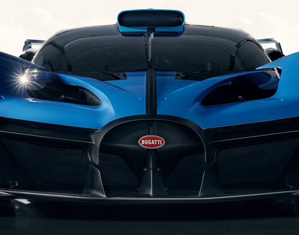 Cận cảnh siêu xe Bugatti tối thượng và quái dị nhất mọi thời đại ảnh 13