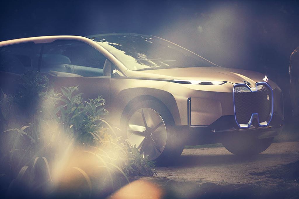 BMW tuyên bố sẽ gắn màn hình cong vào xe hơi, đột phá nhưng vẫn đi sau hãng đối tác VinFast ảnh 7