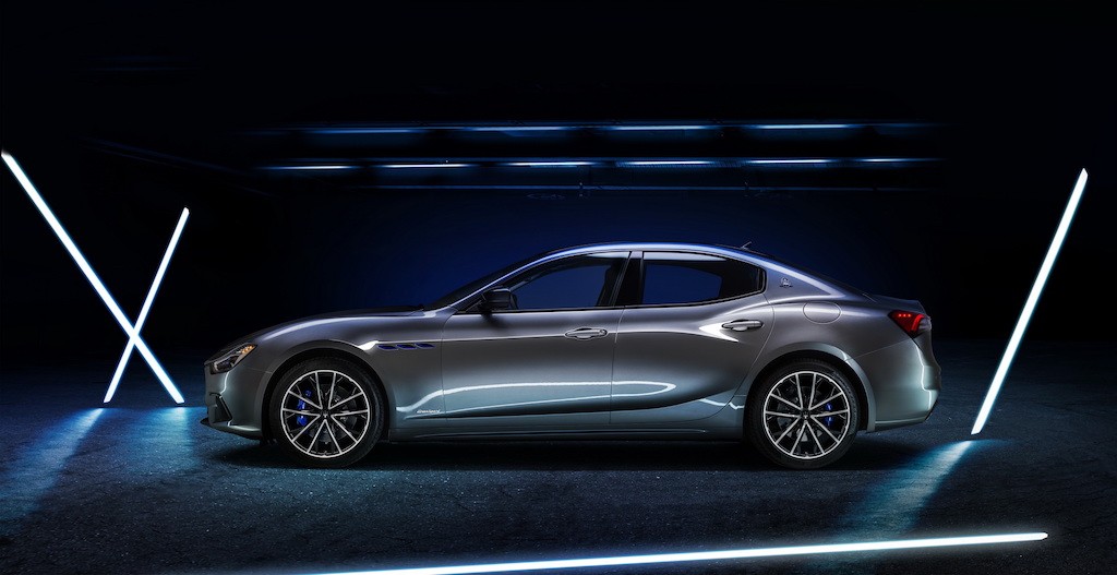 Maserati chính thức bước vào kỷ nguyên điện hoá với “mũi đinh ba” Ghibli Hybrid ảnh 2
