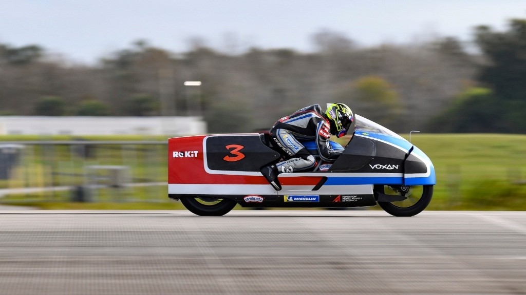 Maxi Biaggi cùng mẫu xe điện Voxan Wattman phá kỷ lục của chính mình với tốc độ 455,737km/h ảnh 2