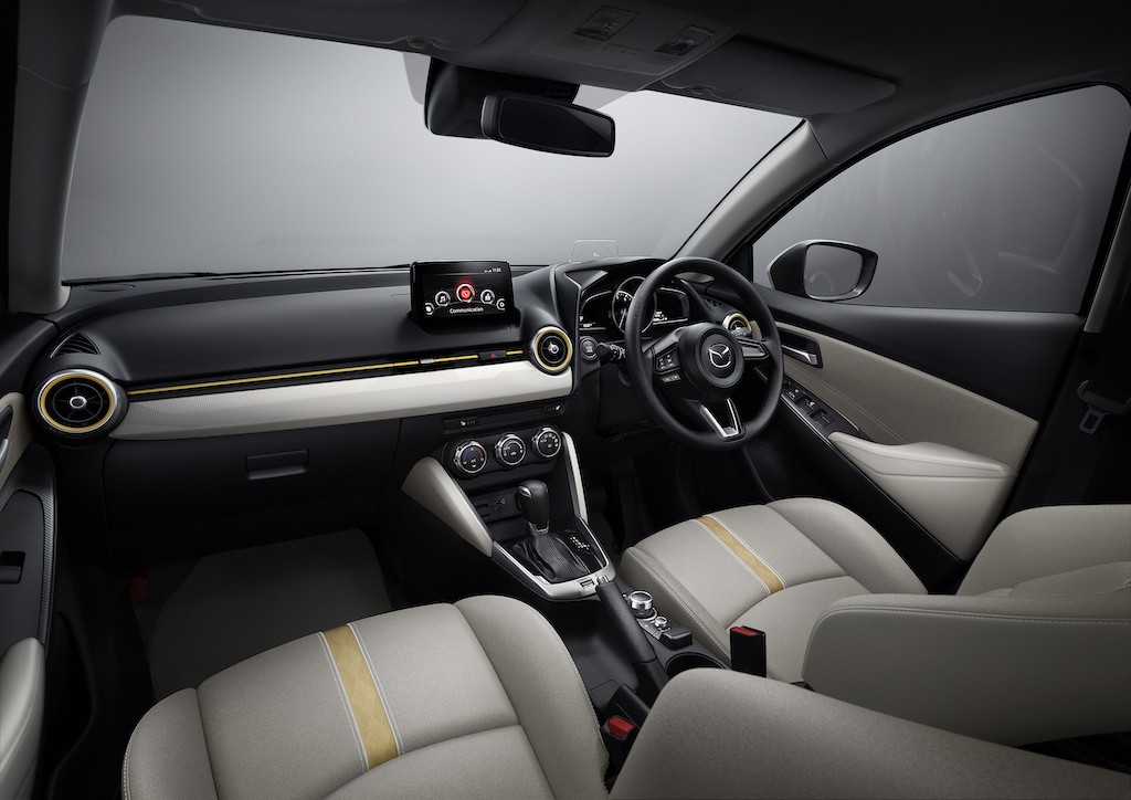 Mazda2 2021 thêm “sang chảnh” với bản đặc biệt, bổ sung nhiều trang bị “xịn” trong nội thất ảnh 3