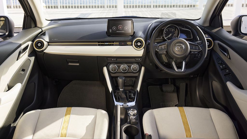 Mazda2 2021 thêm “sang chảnh” với bản đặc biệt, bổ sung nhiều trang bị “xịn” trong nội thất ảnh 7