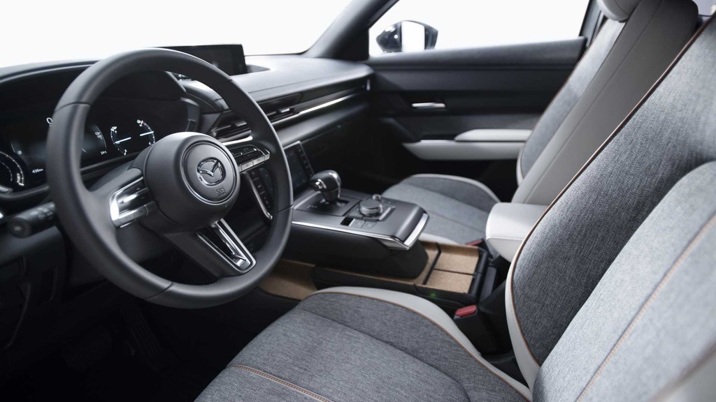 Ra mắt SUV coupe Mazda MX-30 hoàn toàn mới: Xe điện đầu tay của Mazda ảnh 13