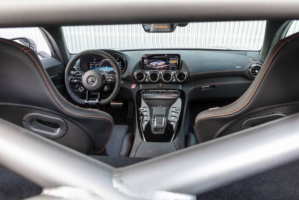Mercedes-AMG GT Black Series chính thức trình diện, hầm hè đe doạ những đỉnh cao xe thể thao Thế giới ảnh 13