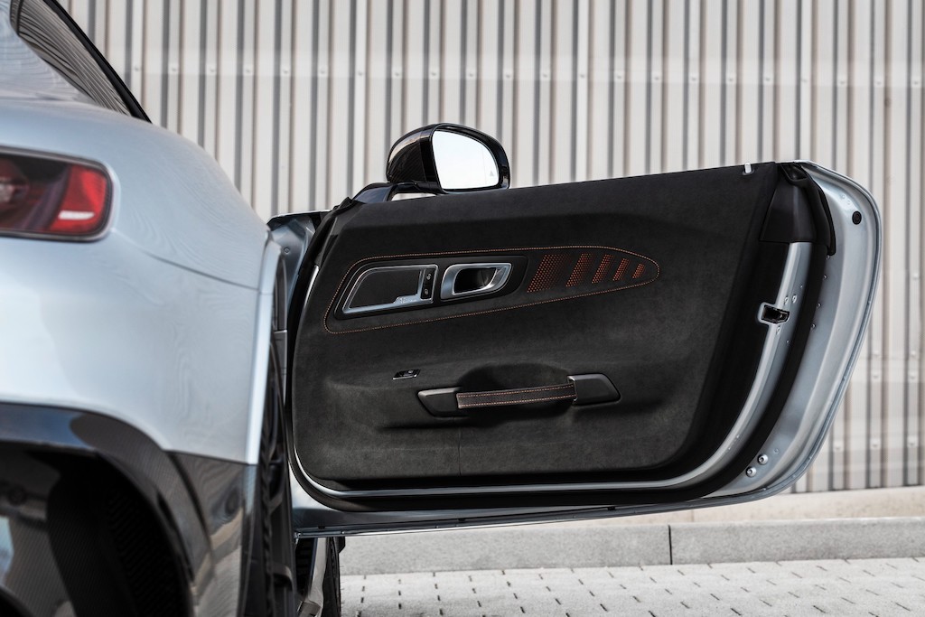 Mercedes-AMG GT Black Series chính thức trình diện, hầm hè đe doạ những đỉnh cao xe thể thao Thế giới ảnh 15