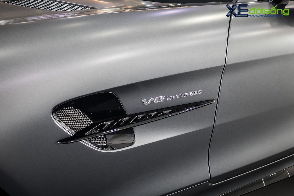 Cận cảnh siêu phẩm Mercedes-AMG GT R chính hãng, nhìn ngỡ như xe đua khi lăn bánh tại Việt Nam ảnh 5