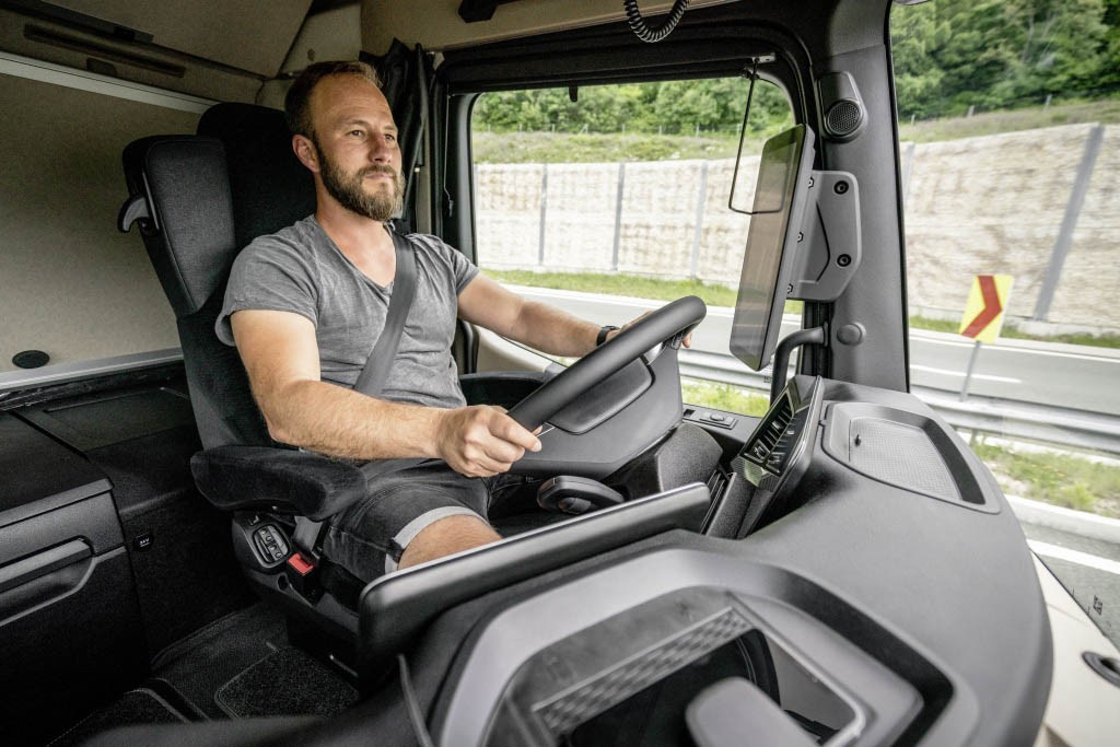 Mercedes-Benz trình làng xe tải cực kỳ hiện đại, có khả năng tự lái ảnh 8