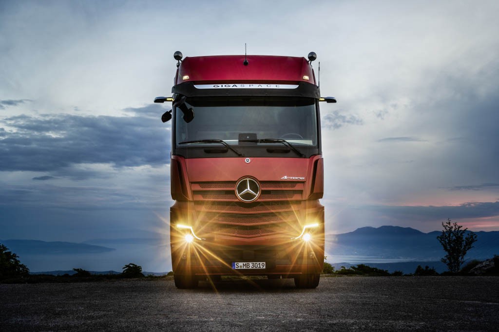 Mercedes-Benz trình làng xe tải cực kỳ hiện đại, có khả năng tự lái ảnh 11