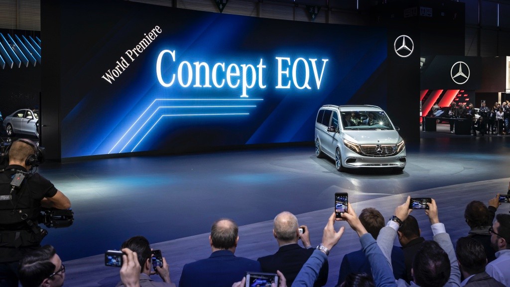 Tới lượt MPV V-Class được Mercedes-Benz điện hóa qua EQV concept ảnh 2
