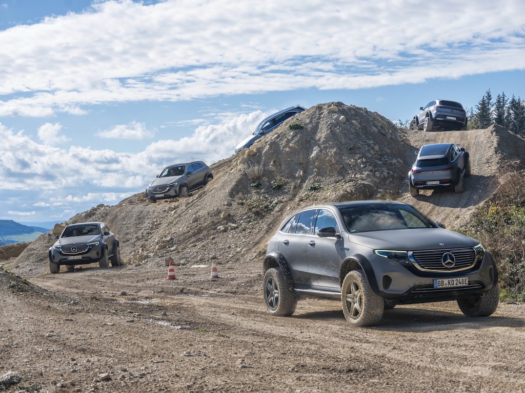 Mercedes “đôn gầm” cho SUV điện đầu tay EQC, cao hơn cả G-Class để vượt mọi địa hình! ảnh 4