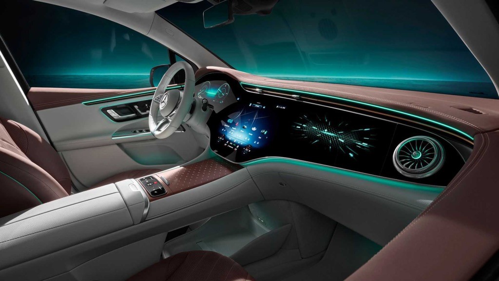Xe điện Mercedes EQE SUV khoe nội thất với màn hình “siêu to khổng lồ”, chốt lịch ra mắt ảnh 1