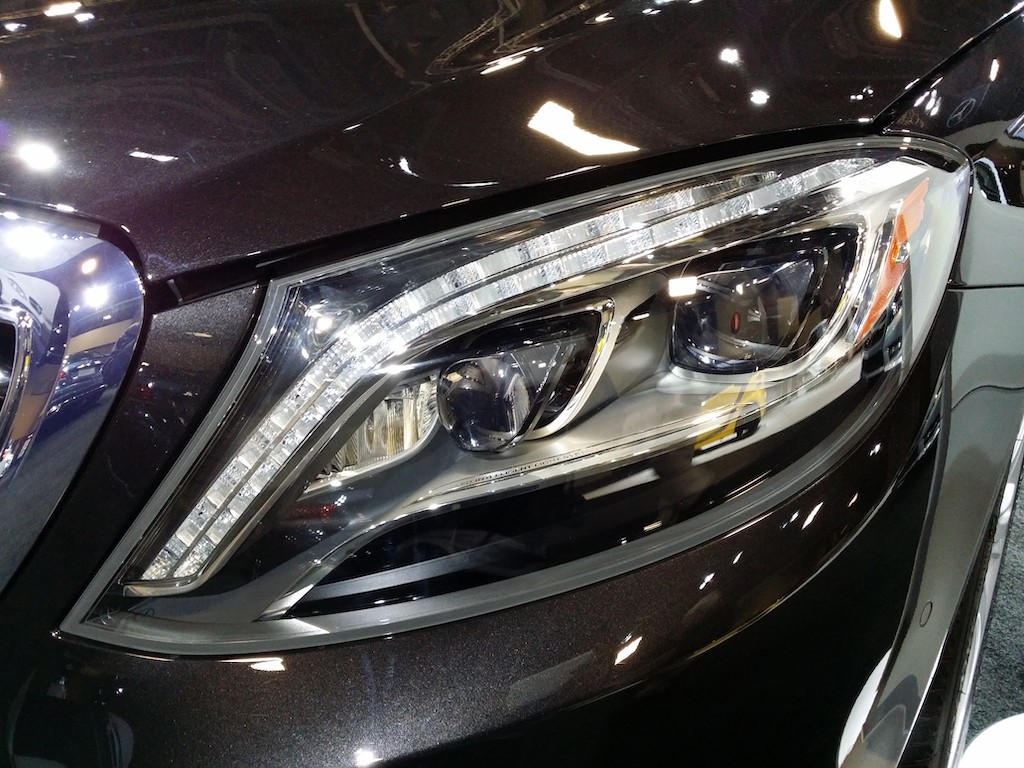 Mercedes khoe công nghệ đèn pha “từ cổ chí kim”, nhưng sự thu hút đổ dồn về mẫu xe bí mật ảnh 6