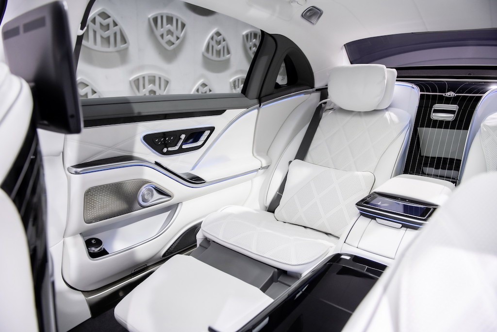 Trong khi Rolls-Royce tỏ ra giản dị, Mercedes-Maybach S-Class thế hệ mới lại xa hoa tột độ ảnh 15