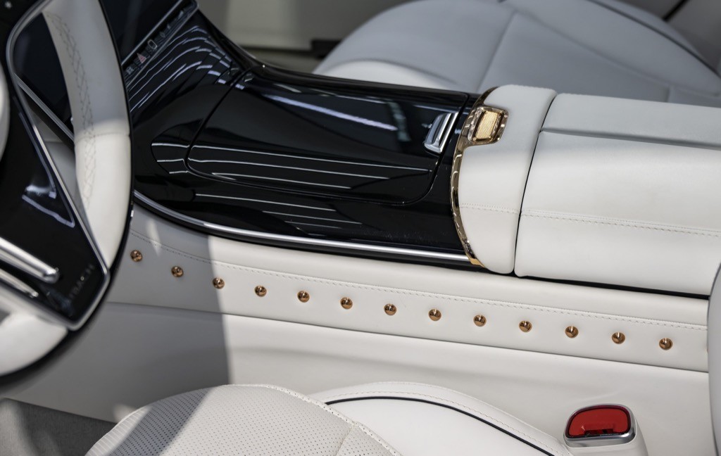 Nhìn Vespa đại thành công với 946 Christian Dior, Mercedes học tập và tạo ra S-Class Maybach Haute Voiture Concept  ảnh 13