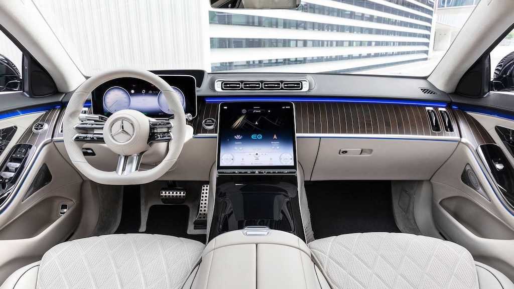 Trước khi EQS ra mắt, đây là chiếc sedan chạy điện cao cấp nhất mà bạn có thể mua được từ Mercedes ảnh 4