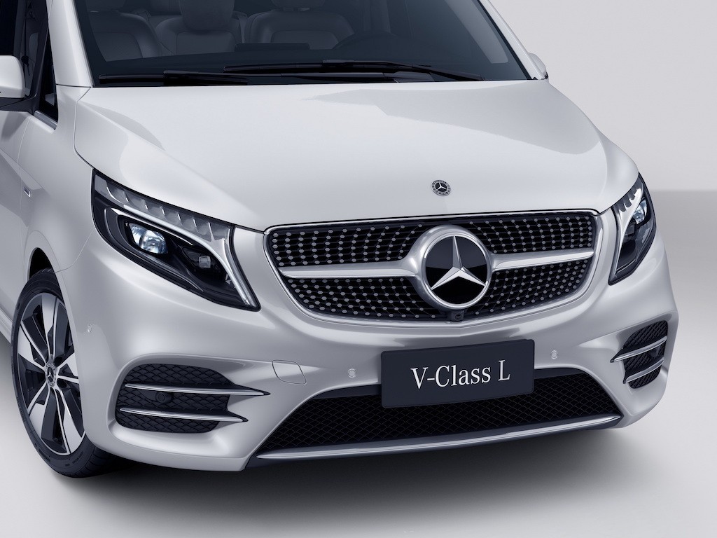 Mercedes nâng tầm minivan V-Class thành xe sang, lắp sẵn ghế ngồi như khoang thương gia máy bay ảnh 2