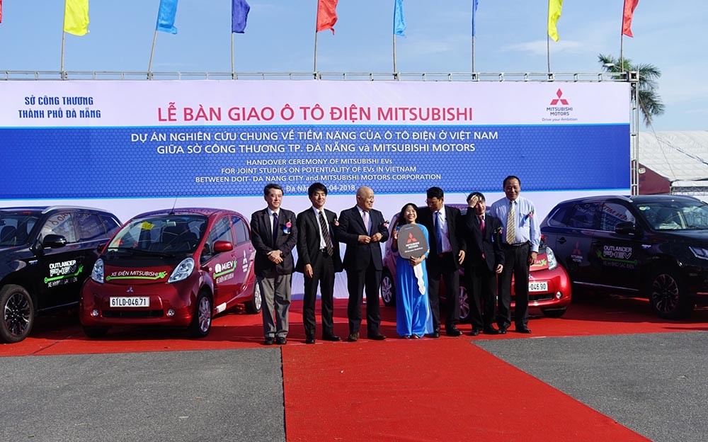 Mitsubishi Motors bàn giao loạt xe ô tô điện cho TP.Đà Nẵng ảnh 1