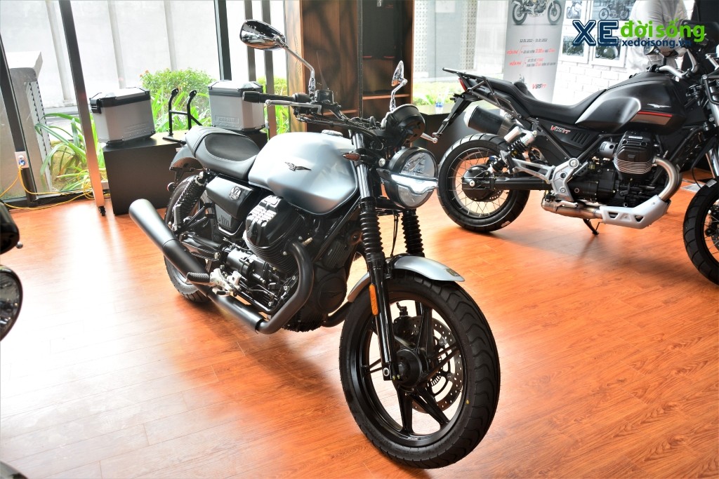 Cặp đôi đôi mô tô hoài cổ Moto Guzzi V7 Stone và Special thách thức Triumph Street Twin tại Việt Nam ảnh 1