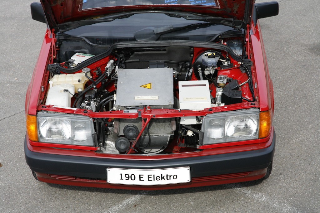 Đây là cách Mercedes C-Class đã từng đi tiên phong với hệ động lực điện từ 30 năm trước! ảnh 2
