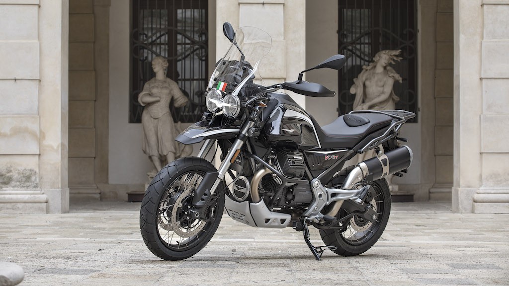 Lột bỏ trang bị đặc chủng, Moto Guzzi bán xe như của đội Cảnh binh Quốc gia Ý cho “dân thường“ ảnh 1