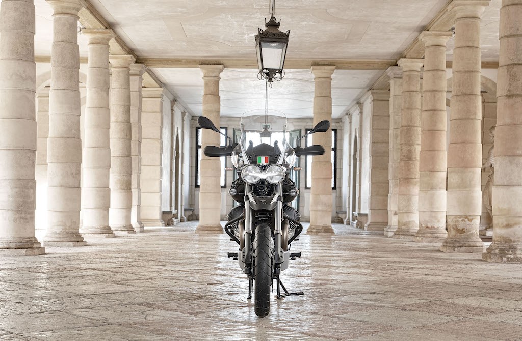 Lột bỏ trang bị đặc chủng, Moto Guzzi bán xe như của đội Cảnh binh Quốc gia Ý cho “dân thường“ ảnh 6